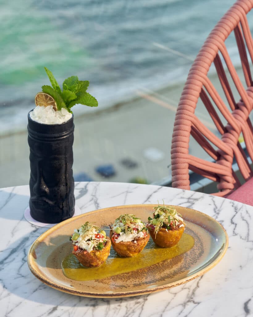 Nube appetizer and cocktail next to the water